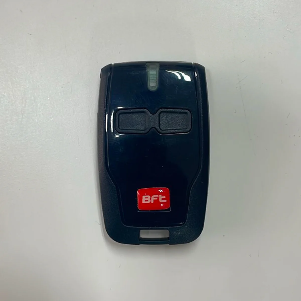 שלט רחוק BFT לשערים ומחסומים 2 לחצנים