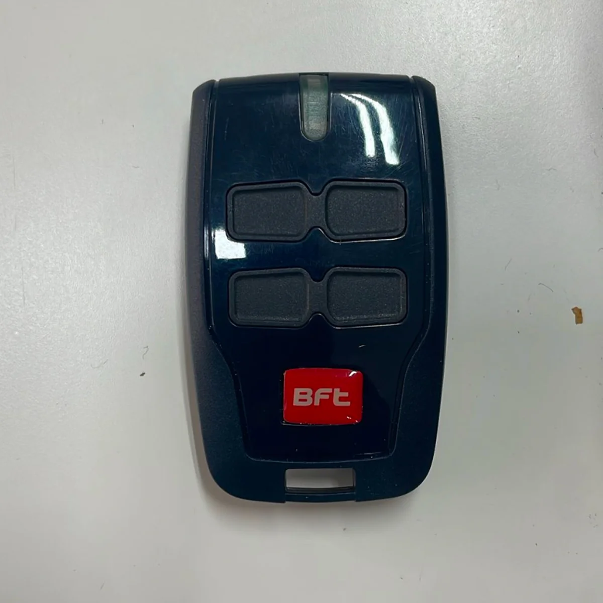 שלט רחוק BFT לשערים ומחסומים 4 לחצנים